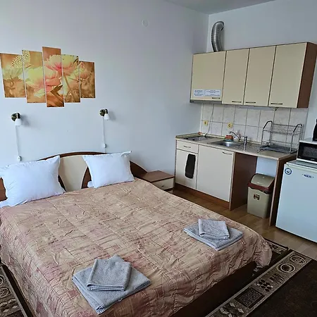 Appartement In Flora 4*